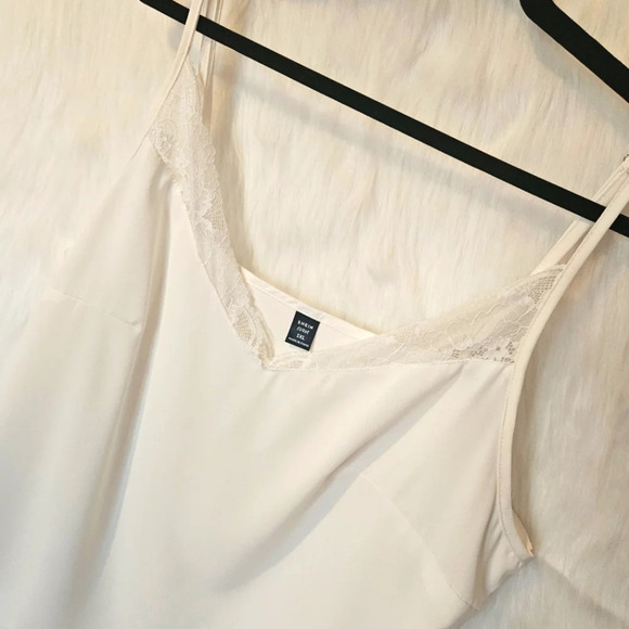 Shein Curve Lace Detail Camisole NWOT - Picture 2 of 5